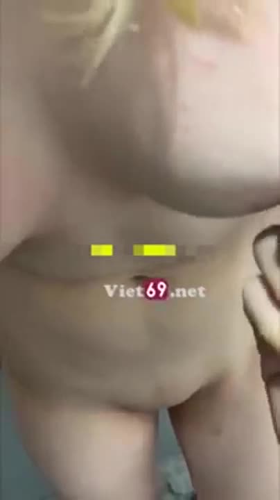 การล่วงละเมิดจากดวงเด็กผู้หญิงผมทองหน้าอกใหญ่ในห้องน้ำสาธารณะ