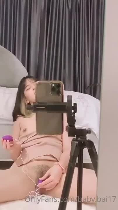 (ไทย) คลิปโป๊คลิปหลุดช่วยตัวเอง Baby.bai17 น้องใบสาวไทยนมใหญ่ตั้งกล้องไอโฟนช่วยตัวเองเสียวๆลง