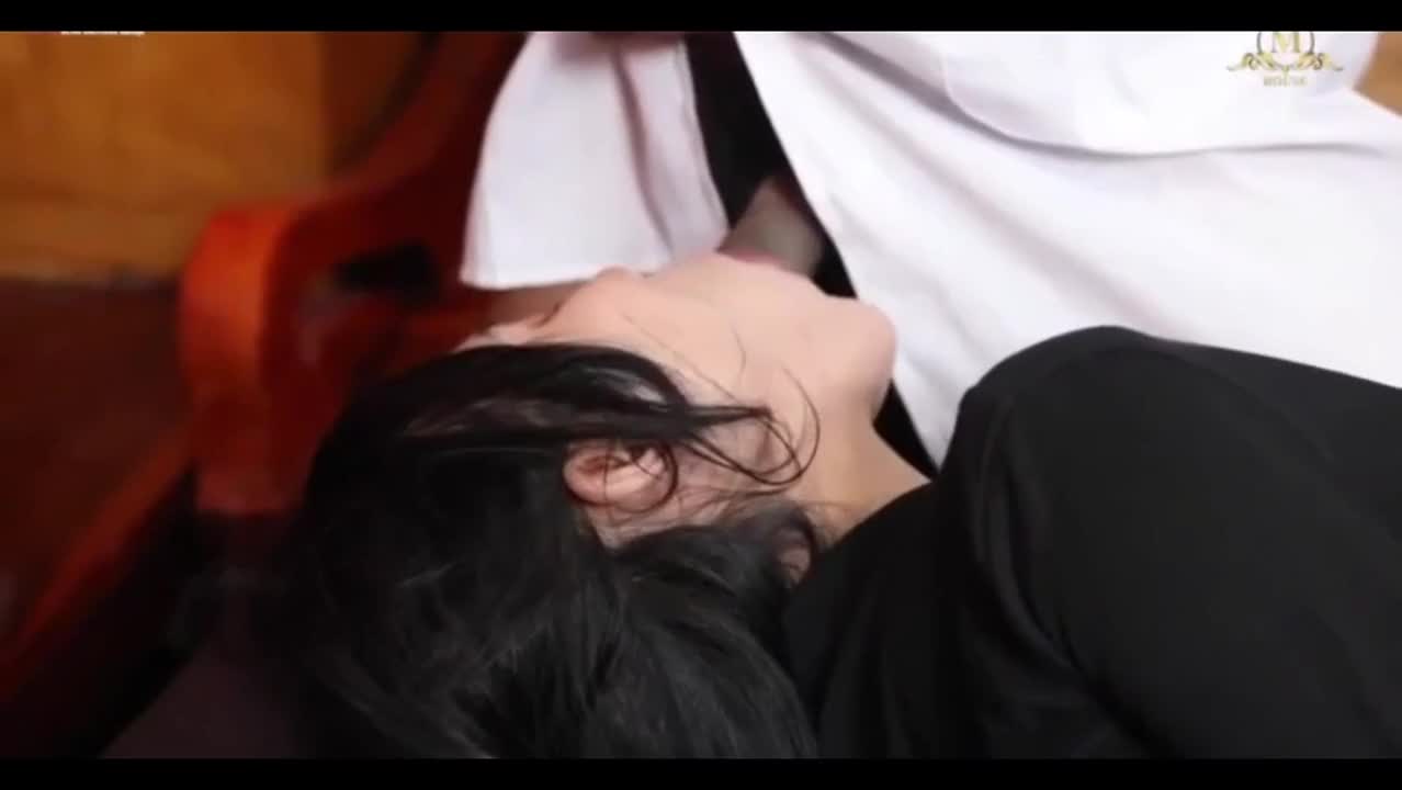 Watch a porn clip of Khwan M-House getting caught by a doctor injecting a big needle.