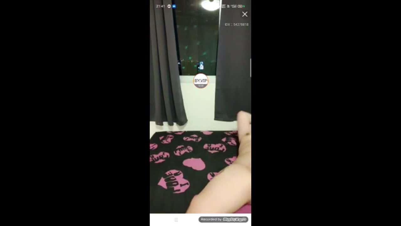 The latest viral clip on VK shows a voluptuous woman flirting with a lucky user who managed to score a hot date. Check it out now!