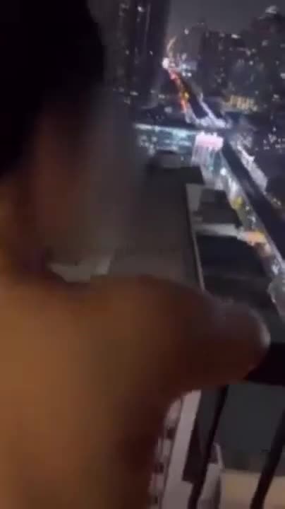 Show a live fuck with a lover by the balcony railing. Suck the cock fiercely before getting caught and getting injected with cum into your pussy.