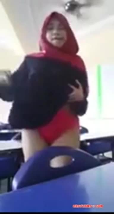 Malay- Cikgu Bertudung Ramas Tetek Dlm Kelas