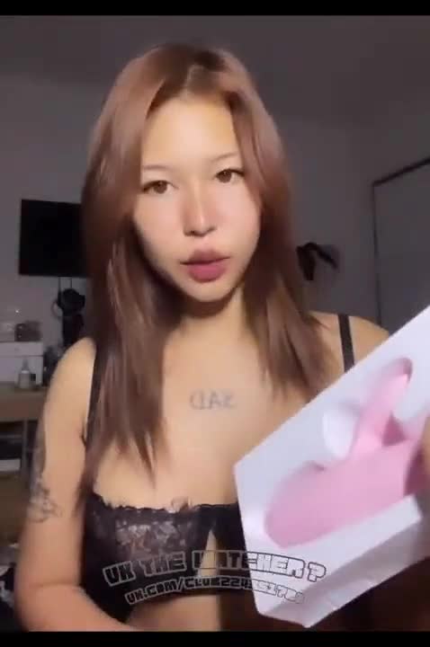 คลิปโป๊ น้องminiworld2z Onlyfans รวมซ็อตช่วยตัวเองเสียวๆ และโชว์รูหีอยู่หน้ากล้อง