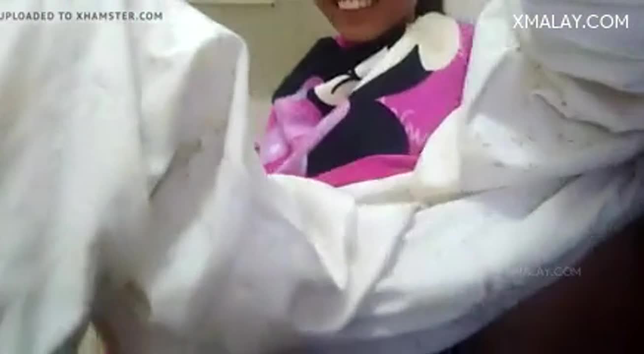 Malay Teen Crazy About Sex Shows Her Pussy