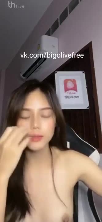 Live สดสาวสวย มาโชว์งานเด็ด เต้าเล็กน่าเย็ดสุดๆ