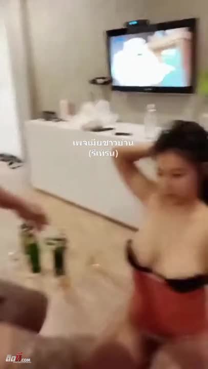 สาวในกลุ่มของฉันมีร่างกายที่น่าทึ่งและนมใหญ่มาก จนถึงขนาดที่เมื่อเห็นเธออาบน้ำก็ต้องเข้ามาเย็ดในห้องน้ำทันทีล่ะ