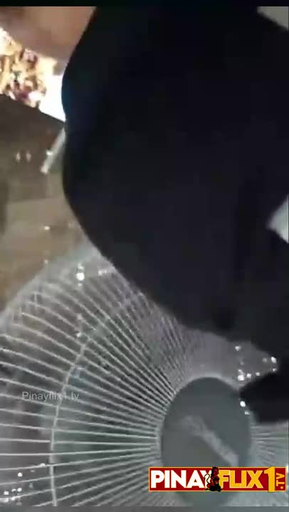 While talking, Macmac is peeling off.