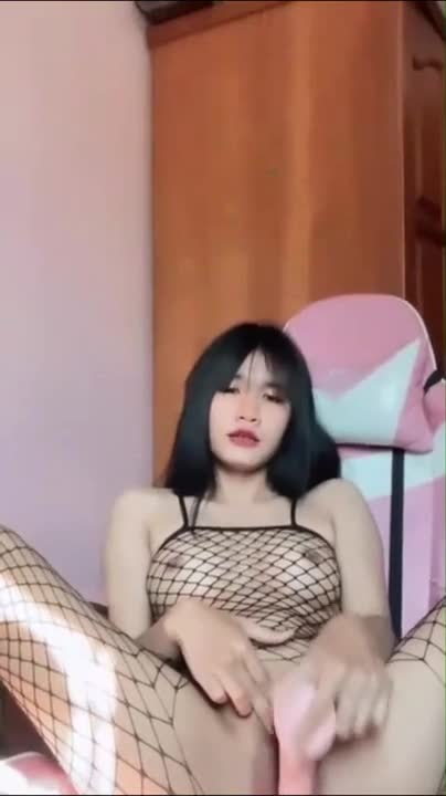 Mxbenma22, a Thai girl named Min is a naughty girl who sets up a camera to play with herself in the most exciting xxx way. She wears a fishnet outfit, sits down, moans, and masturbates for viewers to watch.