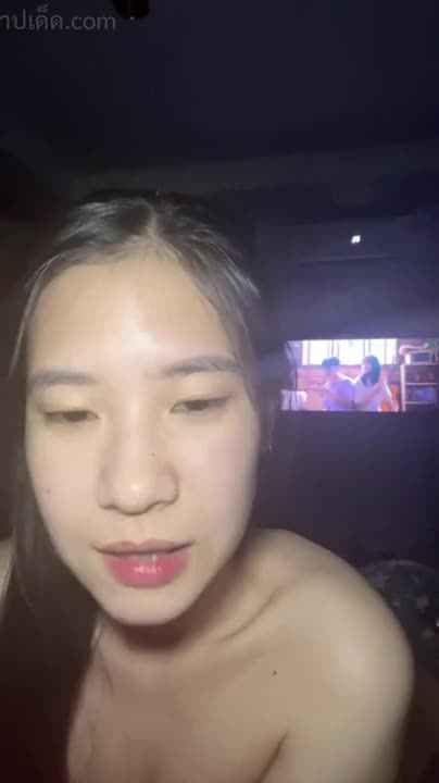 Daoxsx, my little star, is a hard worker. With a dazzling smile and a cute body, she looks adorable. She sits chatting with her friends, taking off all her clothes.